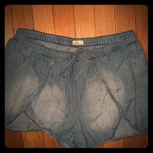 Jean styled flowy summer shorts.